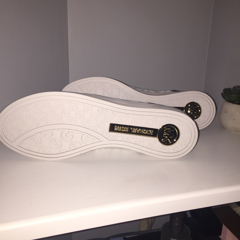 Michael Kors Sneakers Size 7 - Picture 3 of 3